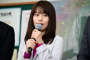 火曜ドラマ『中学聖日記』制作発表会見に出席した有村架純