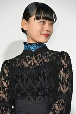 映画『パーフェクトワールド 君といる奇跡』公開記念舞台挨拶に登壇した杉咲花