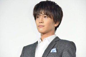 映画『パーフェクトワールド 君といる奇跡』公開記念舞台挨拶に登壇した岩田剛典