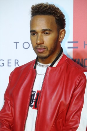 「TOMMY HILFIGER PRESENTS TOKYO ICONS」イベントに登場したルイス・ハミルトン