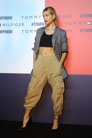 「TOMMY HILFIGER PRESENTS TOKYO ICONS」イベントに登場したヘイリー・ボールドウィン