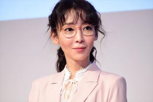 ドラマ『ドロ刑 ‐警視庁捜査三課‐』記者会見に出席した稲森いずみ