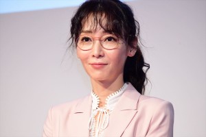 ドラマ『ドロ刑 ‐警視庁捜査三課‐』記者会見に出席した稲森いずみ