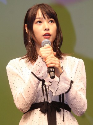 映画『ういらぶ。』完成披露試写会に登壇した桜井日奈子