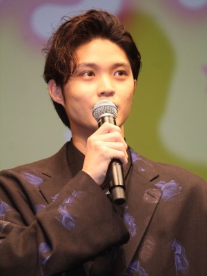 映画『ういらぶ。』完成披露試写会に登壇した磯村勇斗