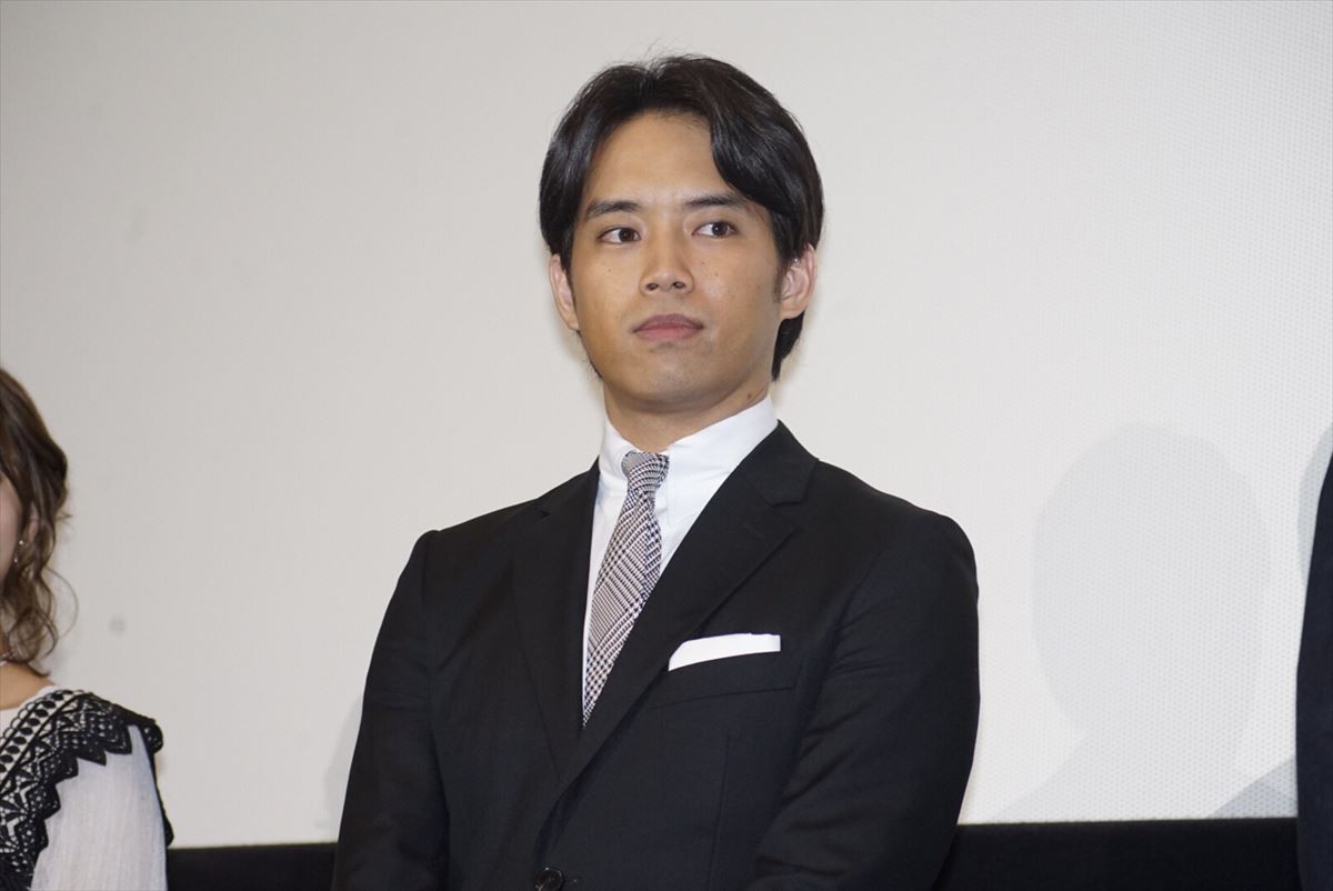 三浦貴大、「真面目で男らしい」と共演者からのべた褒めに大照れ