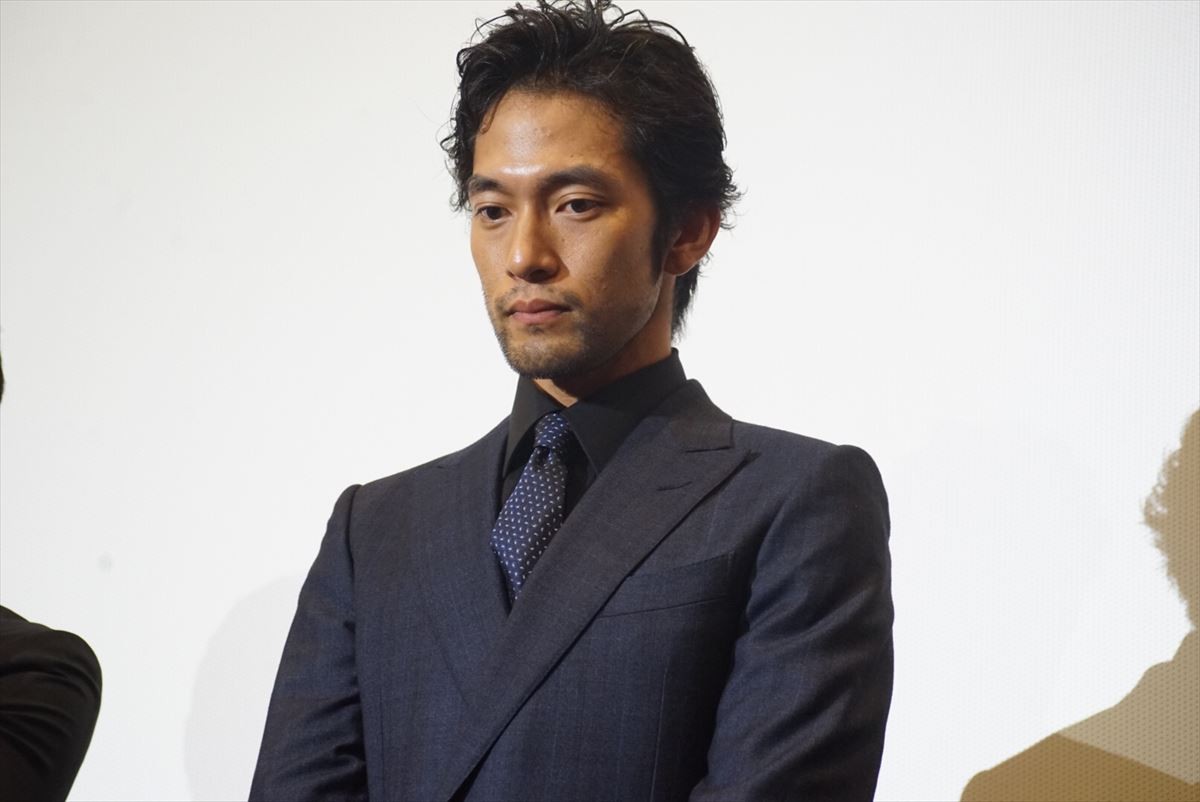 三浦貴大、「真面目で男らしい」と共演者からのべた褒めに大照れ