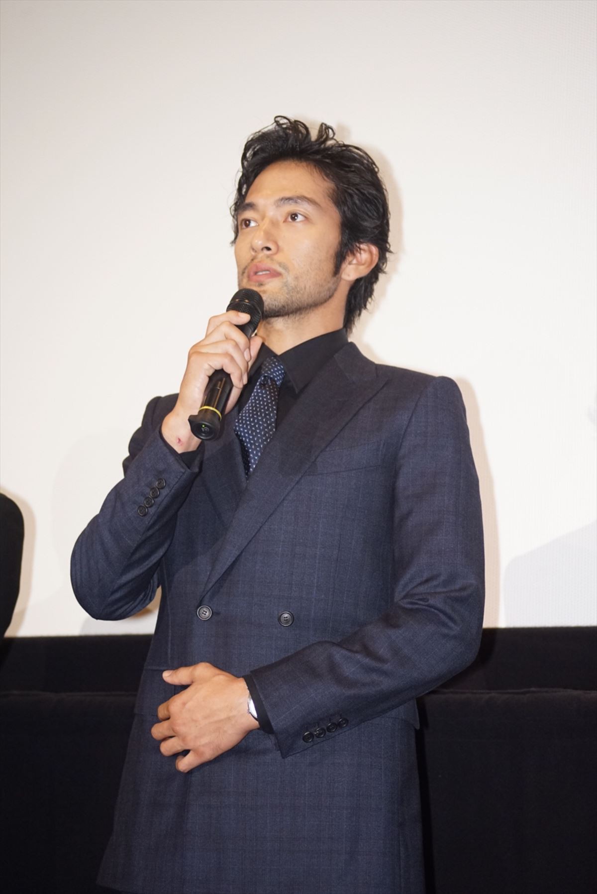 三浦貴大、「真面目で男らしい」と共演者からのべた褒めに大照れ