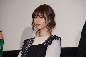 映画『栞』完成披露舞台挨拶に登壇した白石聖