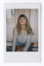 『Now or never. instax Gallery』テイラー・スウィフト写真展 A Taylor Swift Photo Collectionより