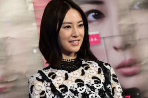 土曜ドラマ『フェイクニュース』試写会に登場した北川景子