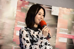土曜ドラマ『フェイクニュース』試写会に登場した北川景子