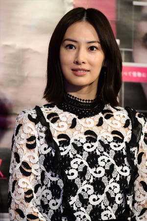土曜ドラマ『フェイクニュース』試写会に登場した北川景子