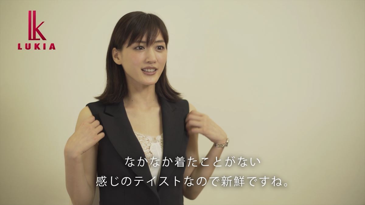 綾瀬はるか、大人の色気漂う新CM公開　デートしたい場所も告白