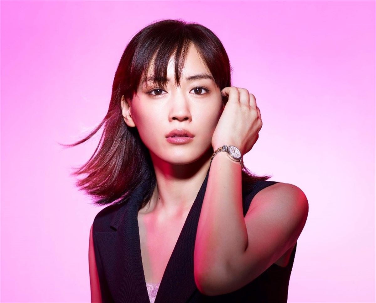 綾瀬はるか、大人の色気漂う新CM公開　デートしたい場所も告白