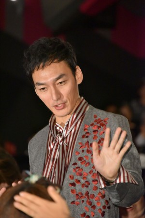 映画『ムタフカズ』初日舞台挨拶に登壇した草なぎ剛