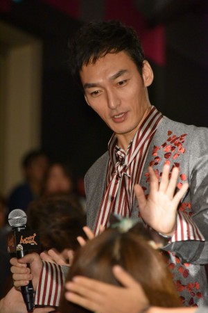 映画『ムタフカズ』初日舞台挨拶に登壇した草なぎ剛