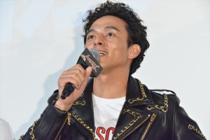 映画『ムタフカズ』初日舞台挨拶に登壇した満島真之介