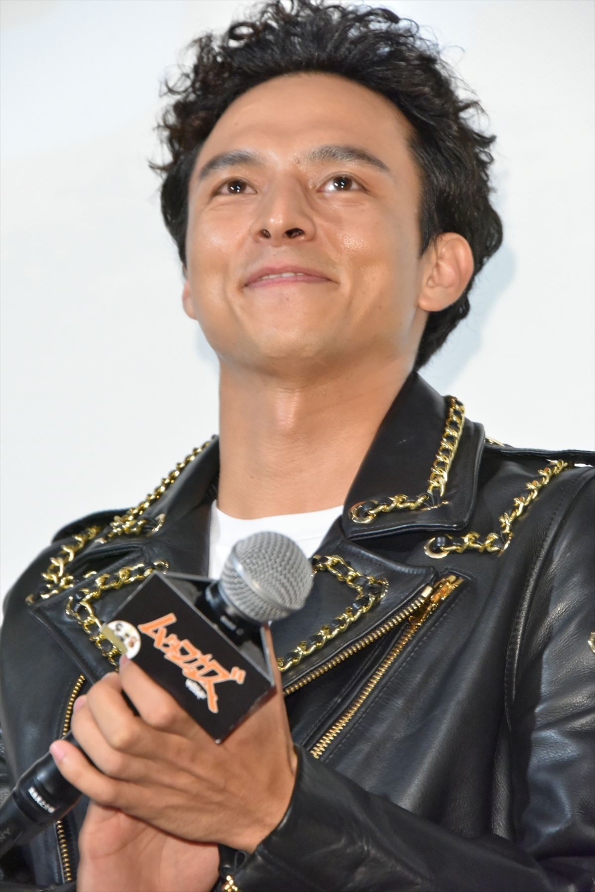 草なぎ剛、出演アニメ映画のUSA進出を“いいねダンス”で祝福