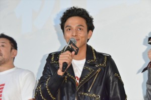 映画『ムタフカズ』初日舞台挨拶に登壇した満島真之介