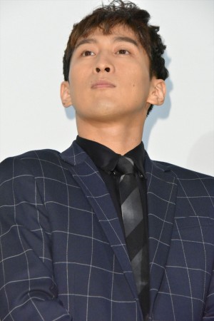 映画『ムタフカズ』初日舞台挨拶に登壇した成河