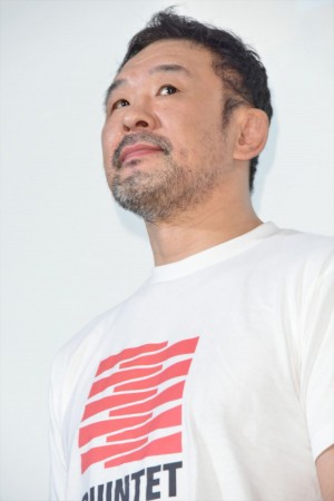 映画『ムタフカズ』初日舞台挨拶に登壇した桜庭和志