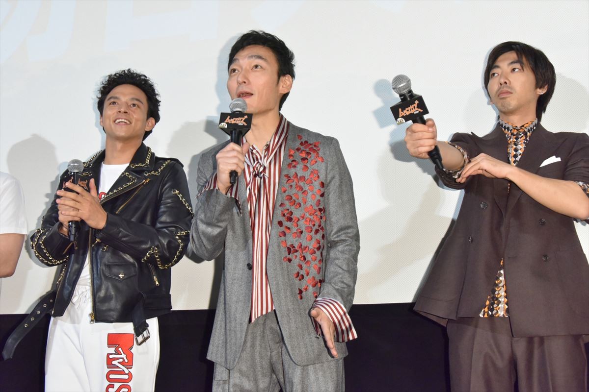 草なぎ剛、出演アニメ映画のUSA進出を“いいねダンス”で祝福