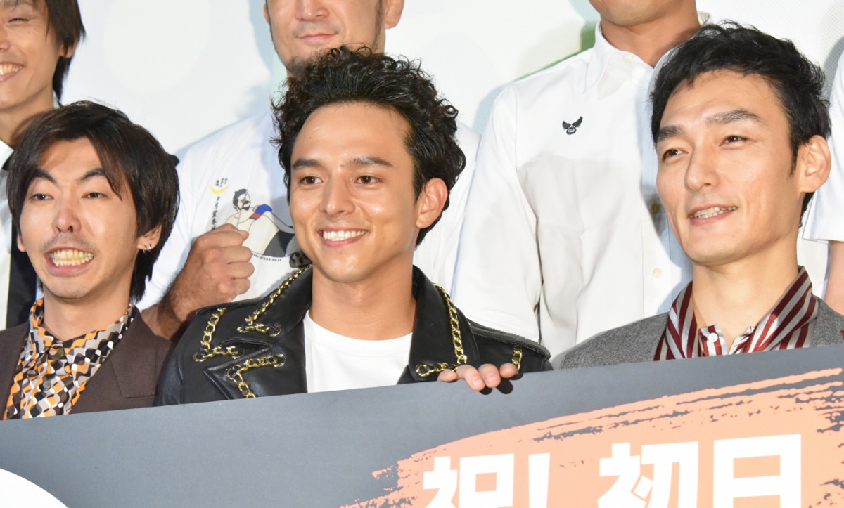 草なぎ剛、出演アニメ映画のUSA進出を“いいねダンス”で祝福