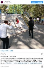 そんな2人を撮影する監督 ※『ブラックスキャンダル』インスタグラム