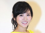 【写真】高島彩　眼鏡姿で子どもを抱っこする姿に「こんなママになりたい」の声