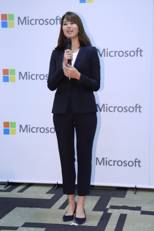 日本マイクロソフト記者説明会に登場した稲村亜美