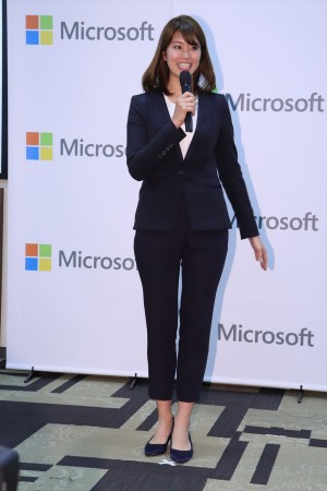 日本マイクロソフト記者説明会に登場した稲村亜美