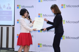 日本マイクロソフト記者説明会に登場した稲村亜美