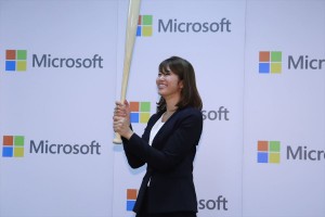 日本マイクロソフト記者説明会に登場した稲村亜美