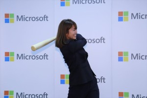日本マイクロソフト記者説明会に登場した稲村亜美