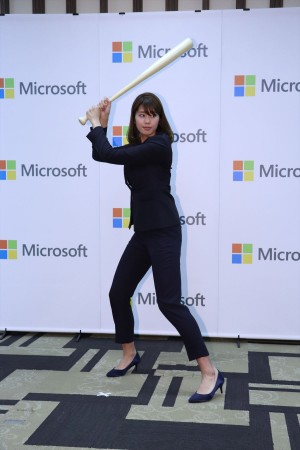 日本マイクロソフト記者説明会に登場した稲村亜美