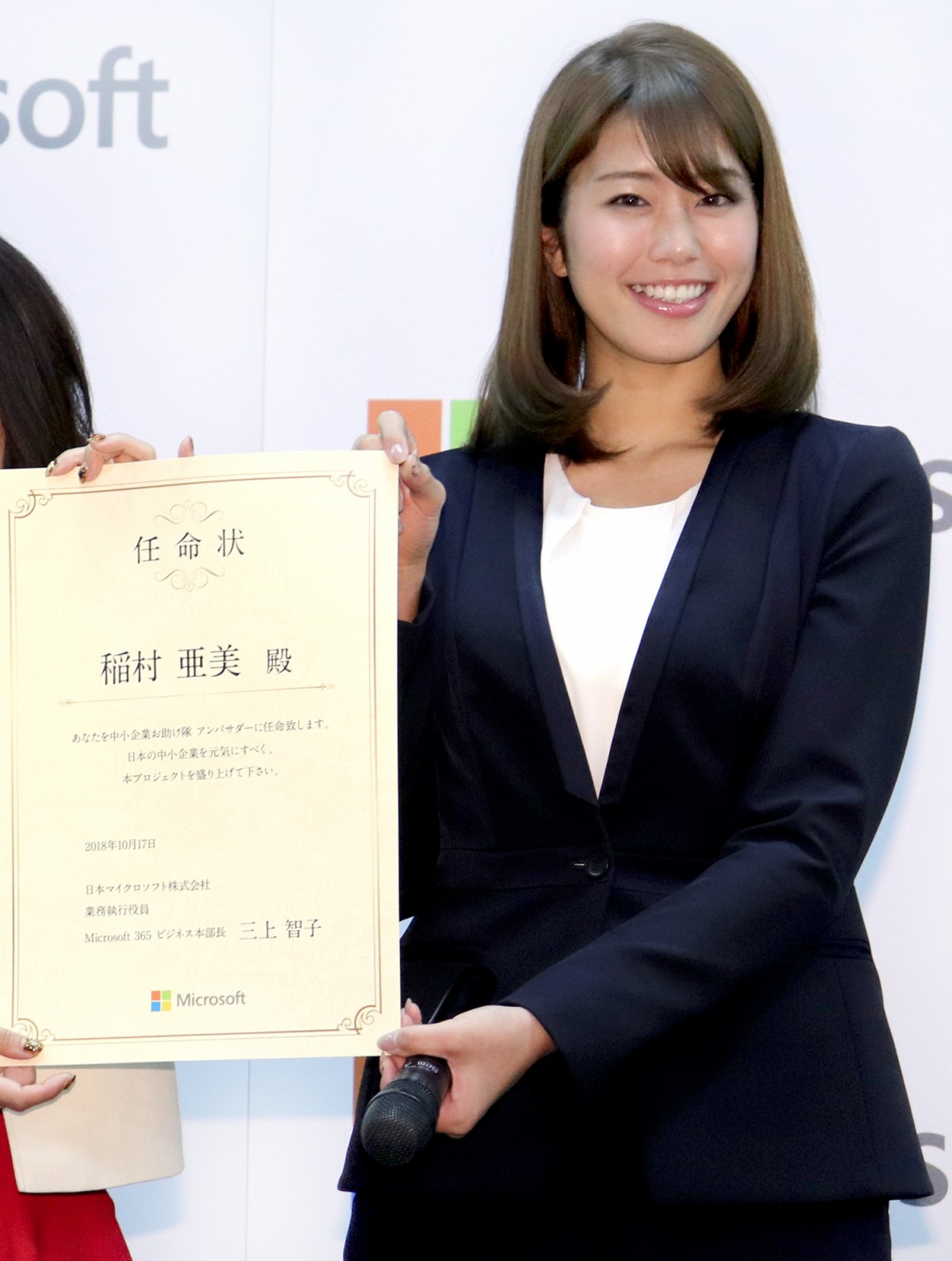 稲村亜美、パンツスーツ姿で神スイング「少し新鮮ですね」　【PR】