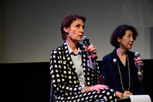 映画『バルバラ ～セーヌの黒いバラ～』公開記念イベントに登場したジャンヌ・バリバール