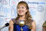 「Booking.com Traveler of the Year 表彰式」に登壇した丸山桂里奈