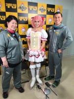【写真】“まどマギ”コスプレ姿のザギトワ