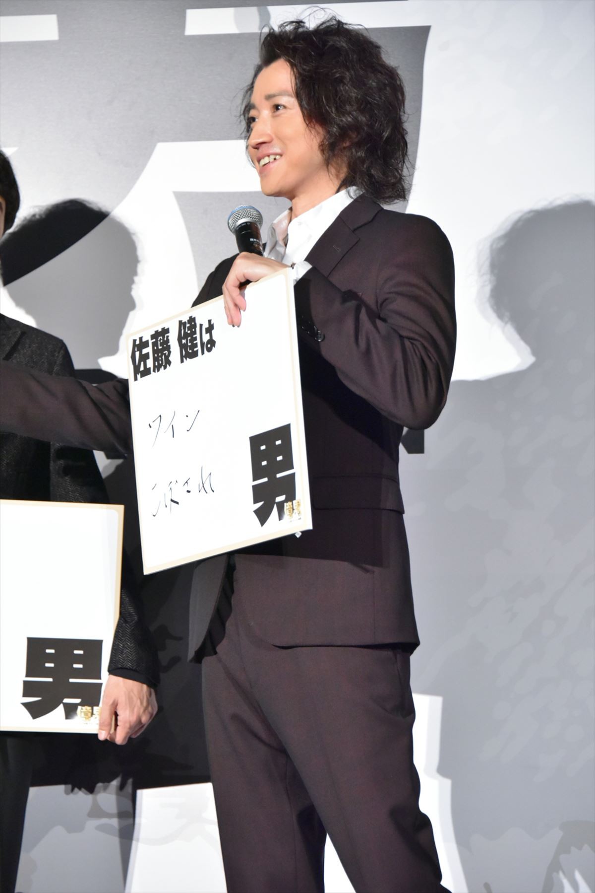 高橋一生、佐藤健とイチャイチャ！「喜ぶ顔が浮かぶと…」と破顔