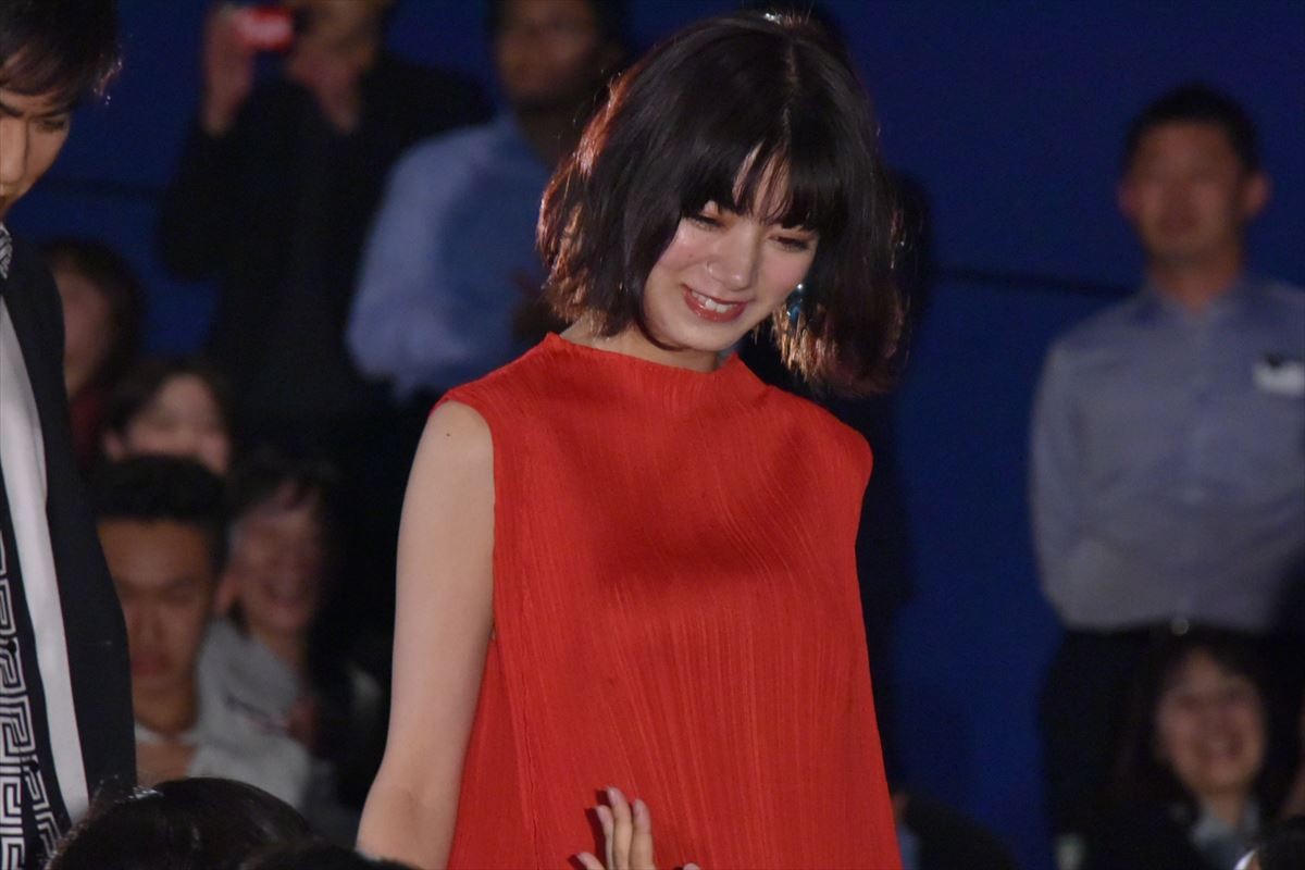 高橋一生、佐藤健とイチャイチャ！「喜ぶ顔が浮かぶと…」と破顔