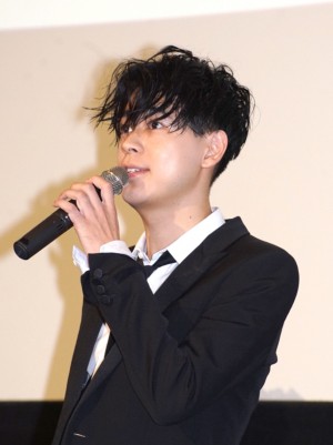 『ここは退屈迎えに来て』公開記念舞台挨拶に登壇した成田凌