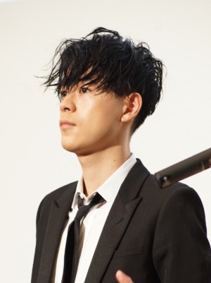 『ここは退屈迎えに来て』公開記念舞台挨拶に登壇した成田凌