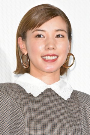 映画『生きてるだけで、愛。』完成披露上映会に登壇した仲里依紗