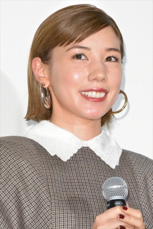 映画『生きてるだけで、愛。』完成披露上映会に登壇した仲里依紗