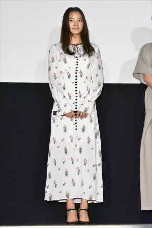 映画『生きてるだけで、愛。』完成披露上映会に登壇した織田梨沙