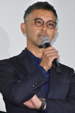 映画『生きてるだけで、愛。』完成披露上映会に登壇した関根光才監督