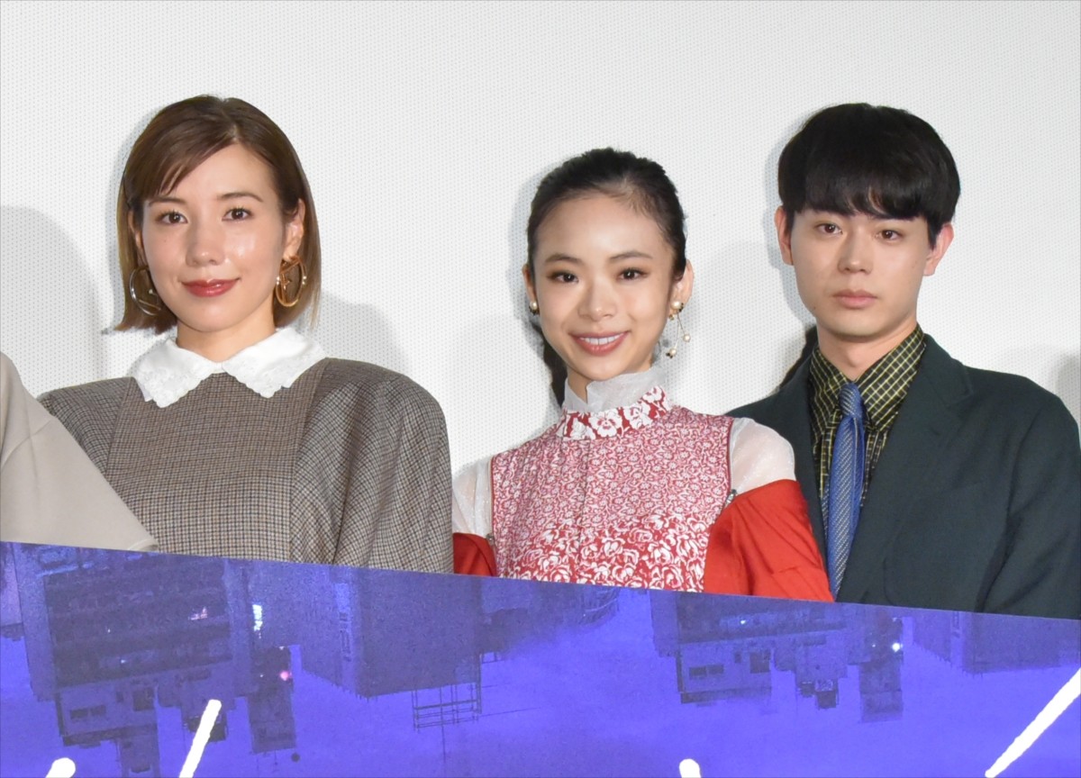 映画『生きてるだけで、愛。』完成披露上映会に登壇した（左から）仲里依紗、趣里、菅田将暉