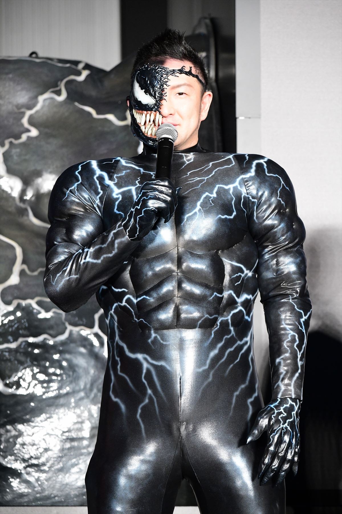 中村獅童、0歳の息子に強面スーツ姿見せるも、反応は「いつも通り」